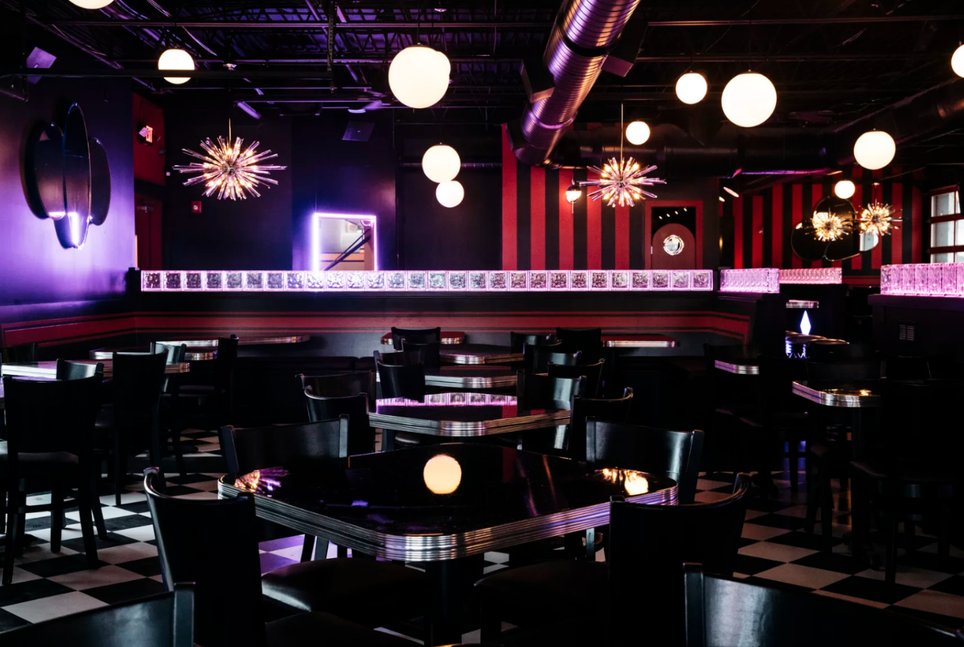 Fat Kat Slim's interior stage area
